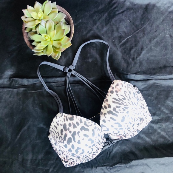 Victoria’s Secret cheetah print front snap bra - Picture 2 of 6